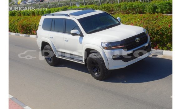 Buy Import Toyota Land Cruiser White Car in Import - Dubai in Enga Buy Import Toyota Land Cruiser White Car in Import - Dubai in Enga