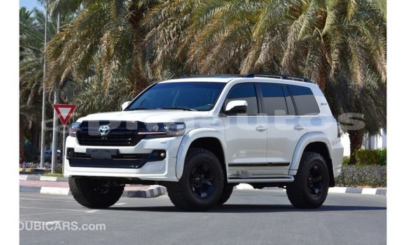 Buy Import Toyota Land Cruiser White Car in Import - Dubai in Enga Buy Import Toyota Land Cruiser White Car in Import - Dubai in Enga