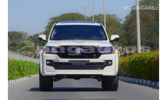Buy Import Toyota Land Cruiser White Car in Import - Dubai in Enga Buy Import Toyota Land Cruiser White Car in Import - Dubai in Enga
