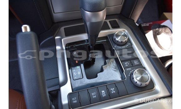 Buy Import Toyota Land Cruiser White Car in Import - Dubai in Enga Buy Import Toyota Land Cruiser White Car in Import - Dubai in Enga