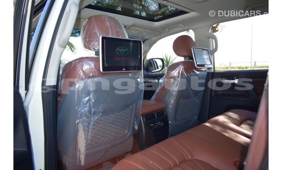 Buy Import Toyota Land Cruiser White Car in Import - Dubai in Enga Buy Import Toyota Land Cruiser White Car in Import - Dubai in Enga