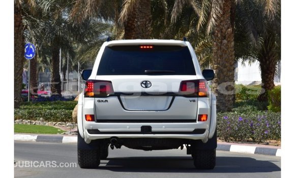 Buy Import Toyota Land Cruiser White Car in Import - Dubai in Enga Buy Import Toyota Land Cruiser White Car in Import - Dubai in Enga