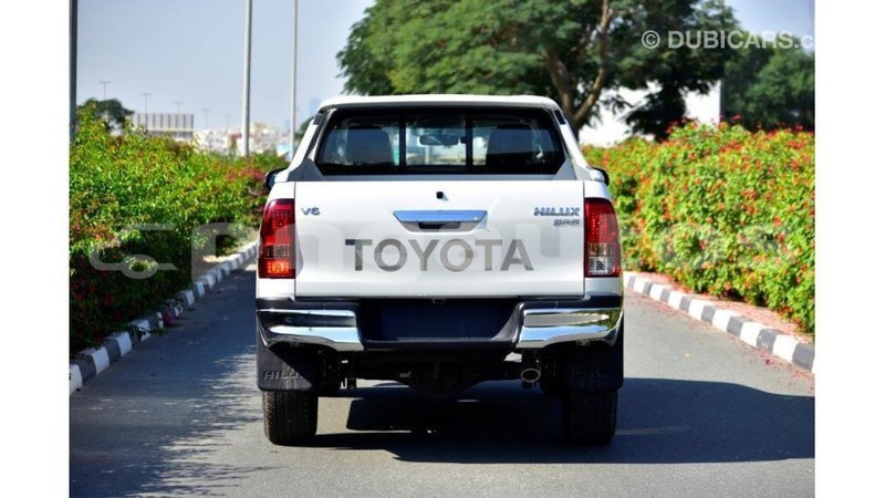 Big with watermark toyota hilux enga import dubai 4273