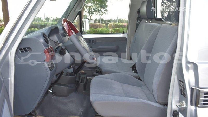 Big with watermark toyota land cruiser enga import dubai 4283