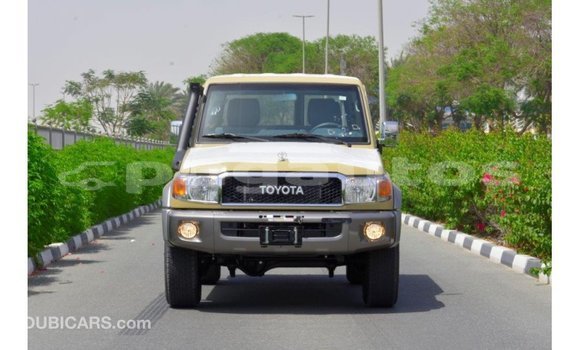 Buy Import Toyota Land Cruiser Beige Car in Import - Dubai in Enga Buy Import Toyota Land Cruiser Beige Car in Import - Dubai in Enga