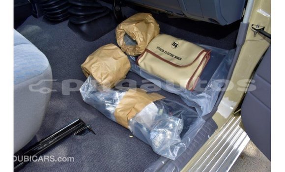 Buy Import Toyota Land Cruiser Beige Car in Import - Dubai in Enga Buy Import Toyota Land Cruiser Beige Car in Import - Dubai in Enga