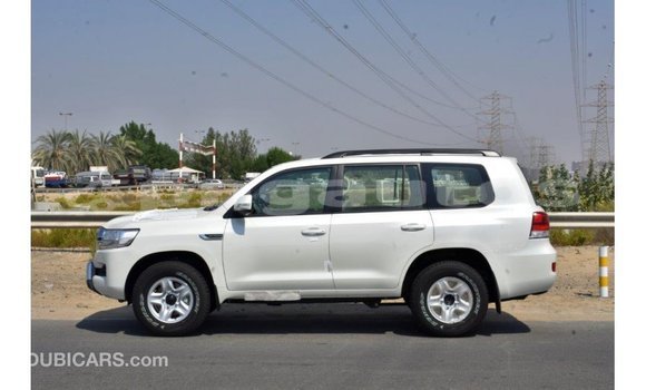 Buy Import Toyota Land Cruiser White Car in Import - Dubai in Enga Buy Import Toyota Land Cruiser White Car in Import - Dubai in Enga