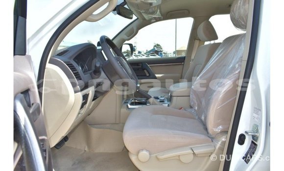 Buy Import Toyota Land Cruiser White Car in Import - Dubai in Enga Buy Import Toyota Land Cruiser White Car in Import - Dubai in Enga