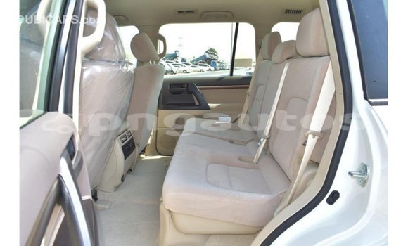 Buy Import Toyota Land Cruiser White Car in Import - Dubai in Enga Buy Import Toyota Land Cruiser White Car in Import - Dubai in Enga