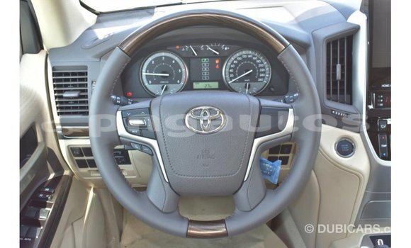 Buy Import Toyota Land Cruiser White Car in Import - Dubai in Enga Buy Import Toyota Land Cruiser White Car in Import - Dubai in Enga
