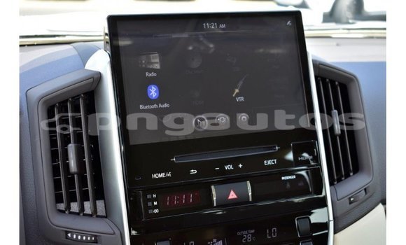 Buy Import Toyota Land Cruiser White Car in Import - Dubai in Enga Buy Import Toyota Land Cruiser White Car in Import - Dubai in Enga