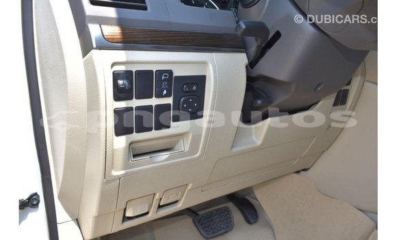 Buy Import Toyota Land Cruiser White Car in Import - Dubai in Enga Buy Import Toyota Land Cruiser White Car in Import - Dubai in Enga