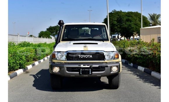 Buy Import Toyota Land Cruiser Beige Car in Import - Dubai in Enga Buy Import Toyota Land Cruiser Beige Car in Import - Dubai in Enga