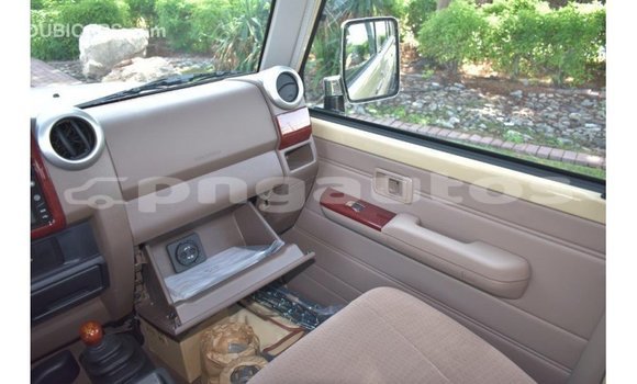 Buy Import Toyota Land Cruiser Beige Car in Import - Dubai in Enga Buy Import Toyota Land Cruiser Beige Car in Import - Dubai in Enga