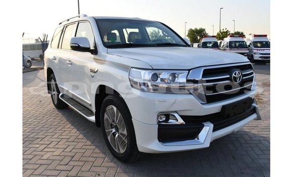 Buy Import Toyota Land Cruiser White Car in Import - Dubai in Enga Buy Import Toyota Land Cruiser White Car in Import - Dubai in Enga