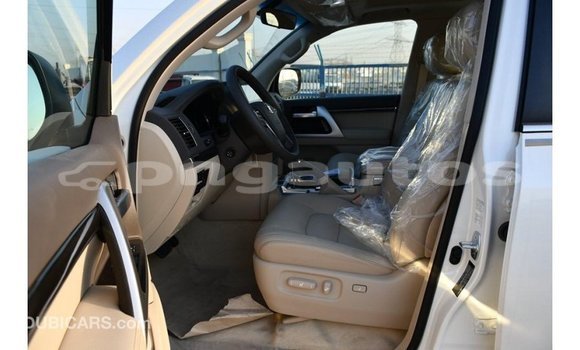 Buy Import Toyota Land Cruiser White Car in Import - Dubai in Enga Buy Import Toyota Land Cruiser White Car in Import - Dubai in Enga