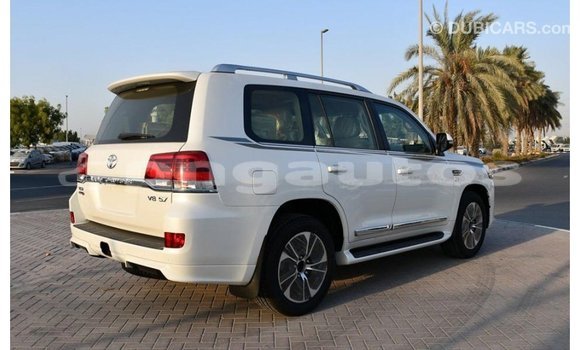 Buy Import Toyota Land Cruiser White Car in Import - Dubai in Enga Buy Import Toyota Land Cruiser White Car in Import - Dubai in Enga