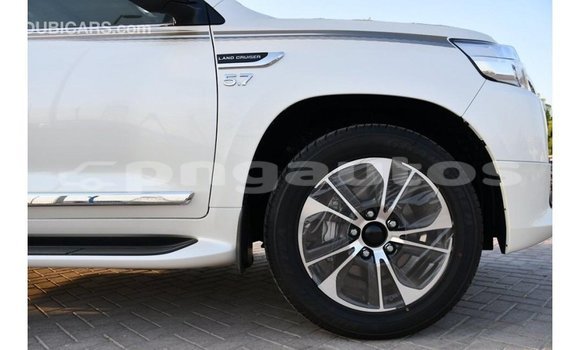 Buy Import Toyota Land Cruiser White Car in Import - Dubai in Enga Buy Import Toyota Land Cruiser White Car in Import - Dubai in Enga