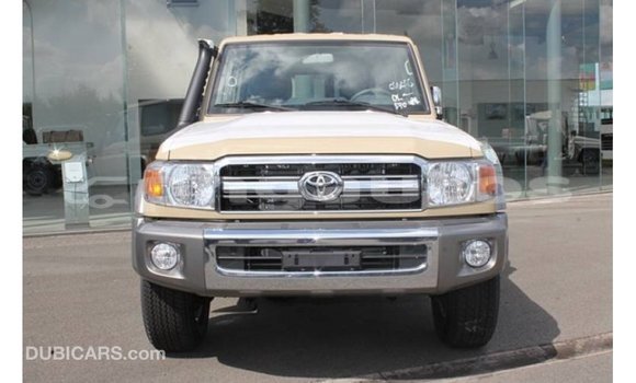 Buy Import Toyota Land Cruiser Beige Car in Import - Dubai in Enga Buy Import Toyota Land Cruiser Beige Car in Import - Dubai in Enga