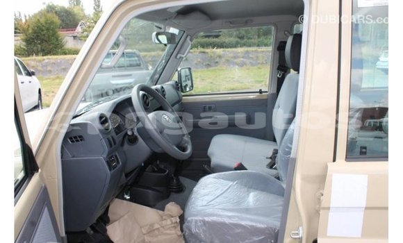 Buy Import Toyota Land Cruiser Beige Car in Import - Dubai in Enga Buy Import Toyota Land Cruiser Beige Car in Import - Dubai in Enga