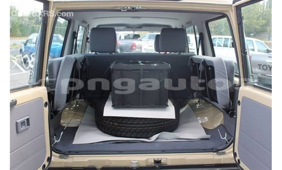 Buy Import Toyota Land Cruiser Beige Car in Import - Dubai in Enga Buy Import Toyota Land Cruiser Beige Car in Import - Dubai in Enga