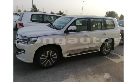 Buy Import Toyota Land Cruiser White Car in Import - Dubai in Enga Buy Import Toyota Land Cruiser White Car in Import - Dubai in Enga