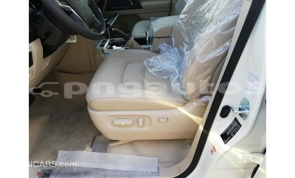 Buy Import Toyota Land Cruiser White Car in Import - Dubai in Enga Buy Import Toyota Land Cruiser White Car in Import - Dubai in Enga