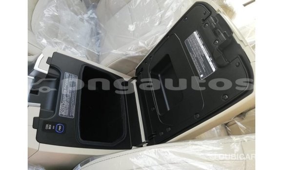 Buy Import Toyota Land Cruiser White Car in Import - Dubai in Enga Buy Import Toyota Land Cruiser White Car in Import - Dubai in Enga