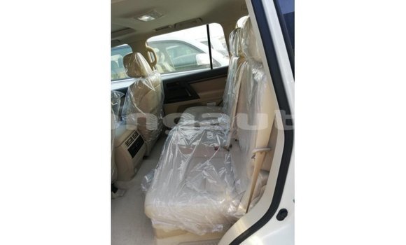 Buy Import Toyota Land Cruiser White Car in Import - Dubai in Enga Buy Import Toyota Land Cruiser White Car in Import - Dubai in Enga