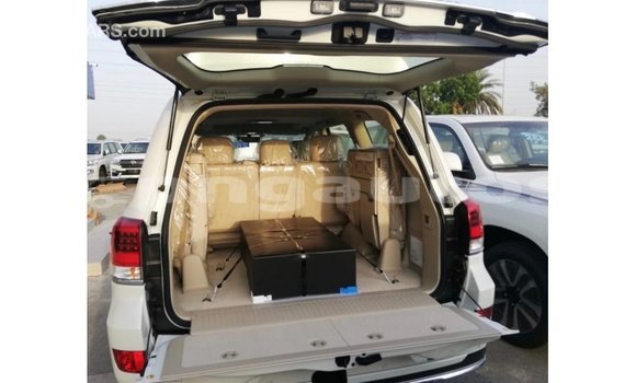 Buy Import Toyota Land Cruiser White Car in Import - Dubai in Enga Buy Import Toyota Land Cruiser White Car in Import - Dubai in Enga