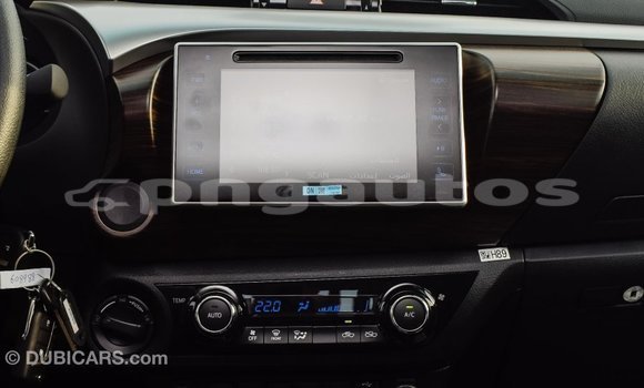 Acheter Import Voiture Toyota Hilux Blanc à Import - Dubai, Enga Acheter Import Voiture Toyota Hilux Blanc à Import - Dubai, Enga