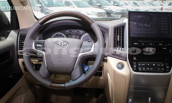 Acheter Import Voiture Toyota Land Cruiser Noir à Import - Dubai, Enga Acheter Import Voiture Toyota Land Cruiser Noir à Import - Dubai, Enga