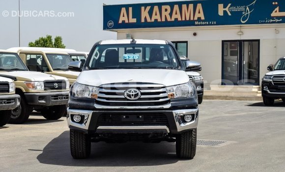 Acheter Import Voiture Toyota Hilux Noir à Import - Dubai, Enga Acheter Import Voiture Toyota Hilux Noir à Import - Dubai, Enga