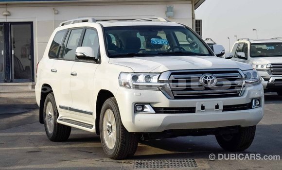 Acheter Import Voiture Toyota Land Cruiser Blanc à Import - Dubai, Enga Acheter Import Voiture Toyota Land Cruiser Blanc à Import - Dubai, Enga