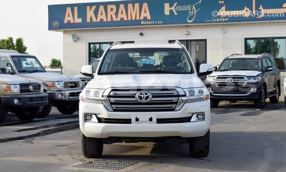 Acheter Import Voiture Toyota Land Cruiser Blanc à Import - Dubai, Enga Acheter Import Voiture Toyota Land Cruiser Blanc à Import - Dubai, Enga
