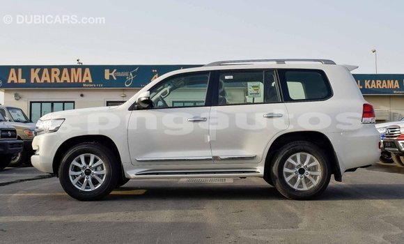 Acheter Import Voiture Toyota Land Cruiser Blanc à Import - Dubai, Enga Acheter Import Voiture Toyota Land Cruiser Blanc à Import - Dubai, Enga