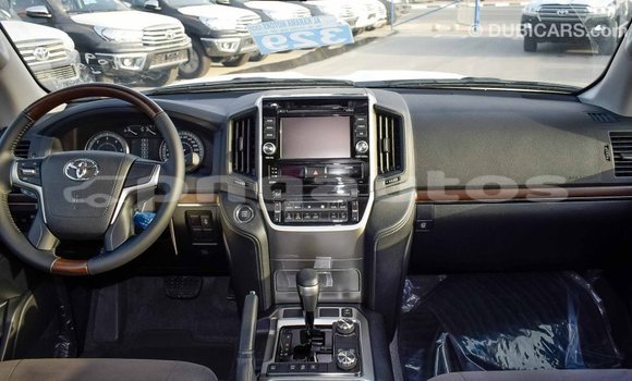 Acheter Import Voiture Toyota Land Cruiser Blanc à Import - Dubai, Enga Acheter Import Voiture Toyota Land Cruiser Blanc à Import - Dubai, Enga