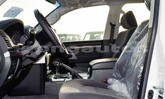 Acheter Import Voiture Toyota Land Cruiser Blanc à Import - Dubai, Enga Acheter Import Voiture Toyota Land Cruiser Blanc à Import - Dubai, Enga
