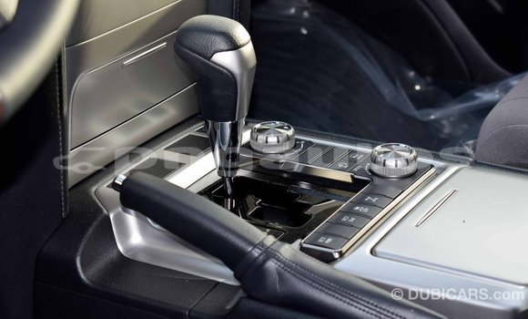 Acheter Import Voiture Toyota Land Cruiser Blanc à Import - Dubai, Enga Acheter Import Voiture Toyota Land Cruiser Blanc à Import - Dubai, Enga