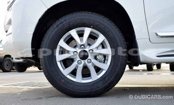 Acheter Import Voiture Toyota Land Cruiser Blanc à Import - Dubai, Enga Acheter Import Voiture Toyota Land Cruiser Blanc à Import - Dubai, Enga