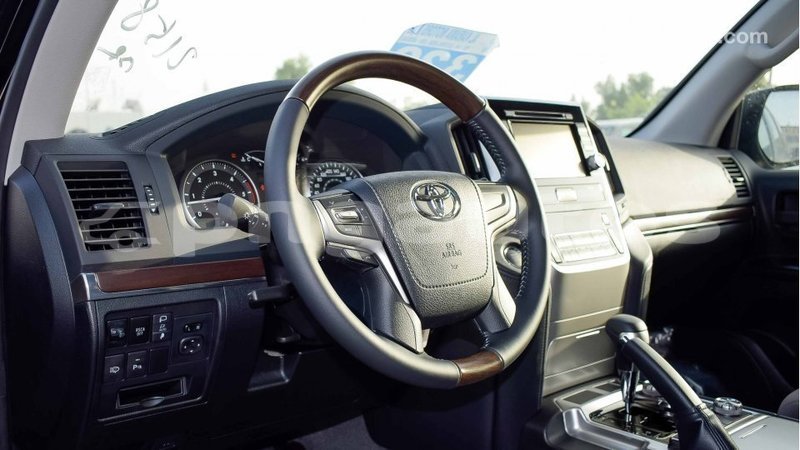 Big with watermark toyota land cruiser enga import dubai 4367