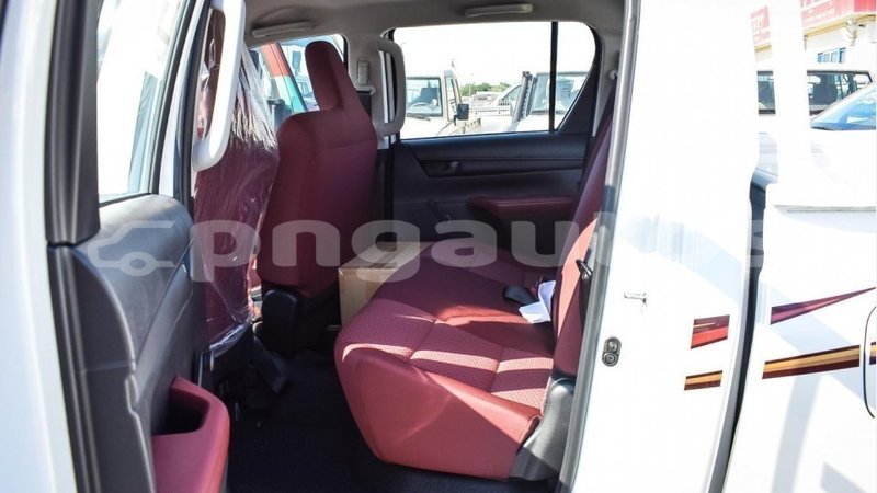 Big with watermark toyota hilux enga import dubai 4368