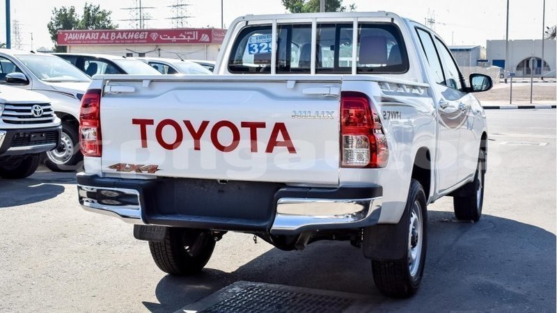Big with watermark toyota hilux enga import dubai 4368