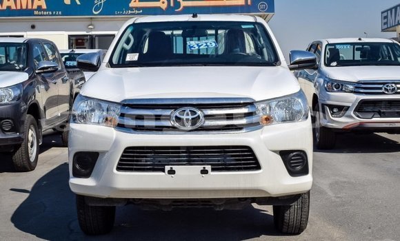 Acheter Import Voiture Toyota Hilux Blanc à Import - Dubai, Enga Acheter Import Voiture Toyota Hilux Blanc à Import - Dubai, Enga
