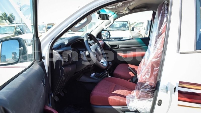 Big with watermark toyota hilux enga import dubai 4369