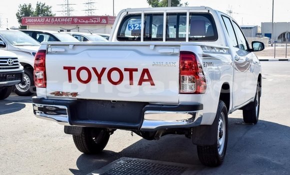Acheter Import Voiture Toyota Hilux Blanc à Import - Dubai, Enga Acheter Import Voiture Toyota Hilux Blanc à Import - Dubai, Enga