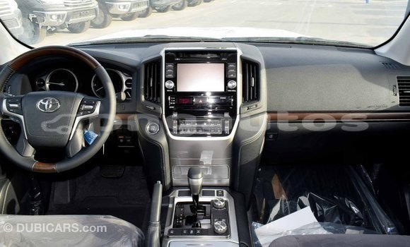 Acheter Import Voiture Toyota Land Cruiser Noir à Import - Dubai, Enga Acheter Import Voiture Toyota Land Cruiser Noir à Import - Dubai, Enga