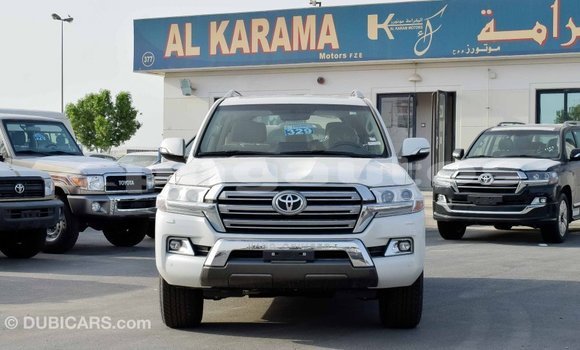 Acheter Import Voiture Toyota Land Cruiser Blanc à Import - Dubai, Enga Acheter Import Voiture Toyota Land Cruiser Blanc à Import - Dubai, Enga