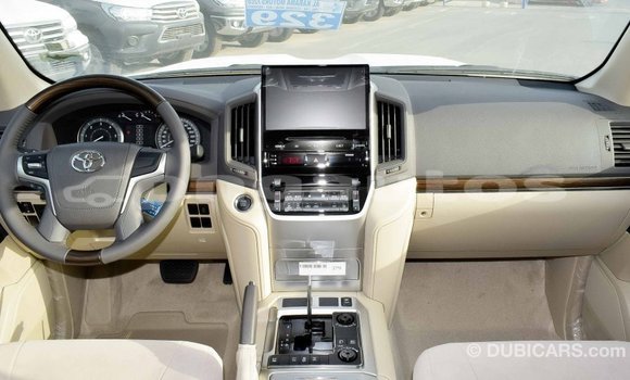 Acheter Import Voiture Toyota Land Cruiser Blanc à Import - Dubai, Enga Acheter Import Voiture Toyota Land Cruiser Blanc à Import - Dubai, Enga