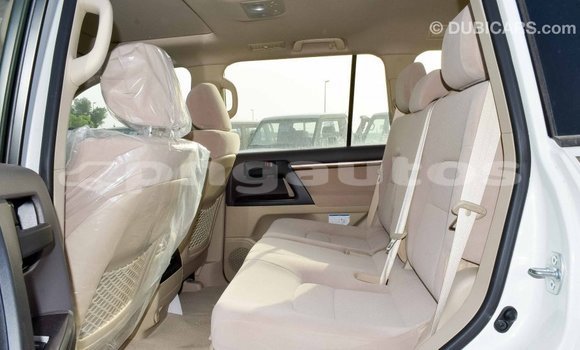 Acheter Import Voiture Toyota Land Cruiser Blanc à Import - Dubai, Enga Acheter Import Voiture Toyota Land Cruiser Blanc à Import - Dubai, Enga